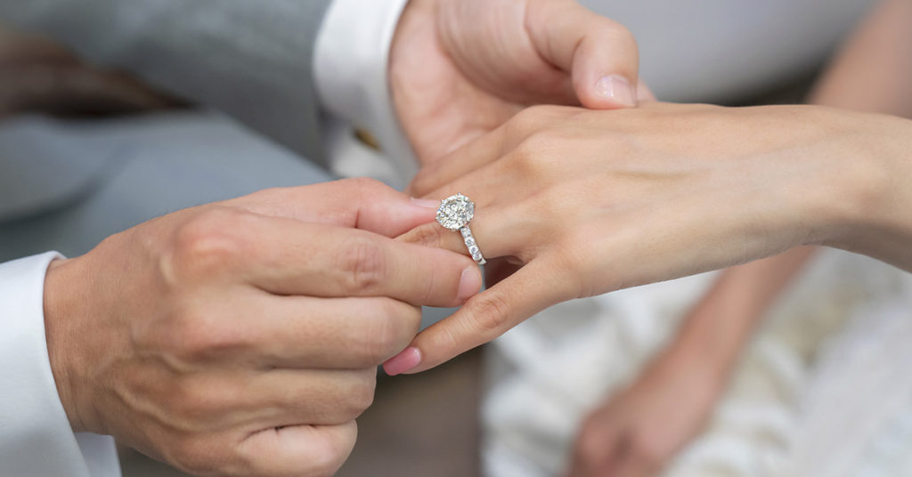 Texas woman, 26, who used to be lesbian falls for man 30 years older - Featured image