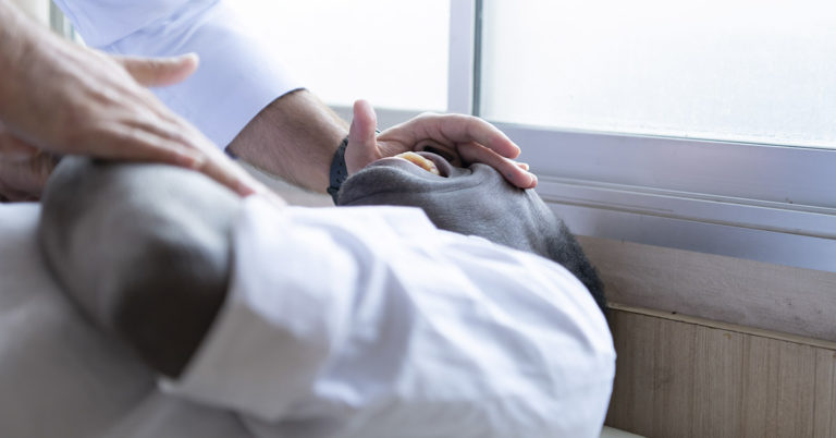 Mom chops off boyfriend’s genitals after he ‘tried to rape 14-year-old daughter’ - Featured image