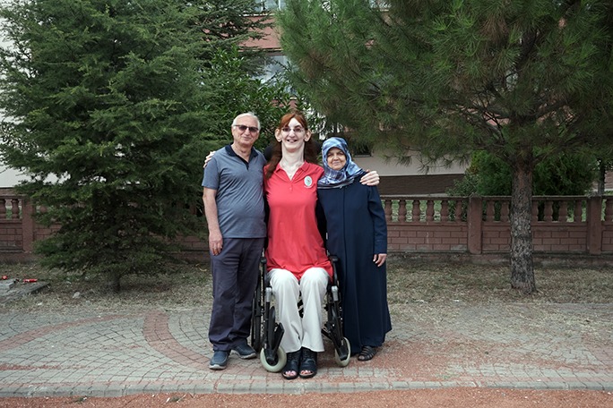 Rumeysa Gelgi and her parents.