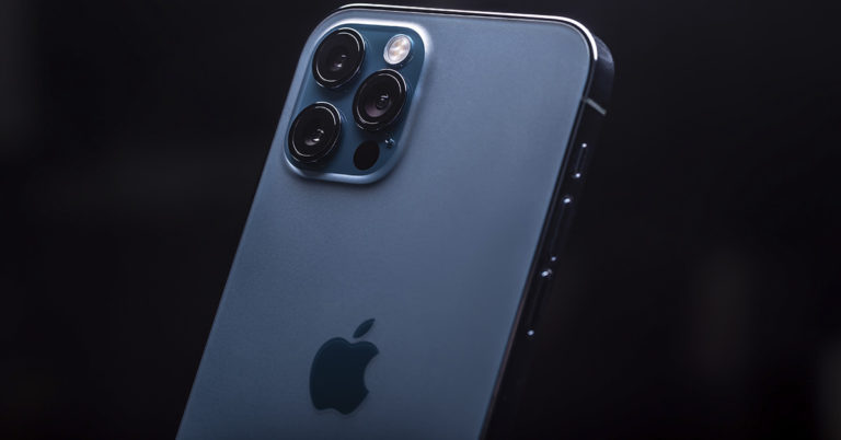 Country bans iPhone sales due to there not being a charger included - Featured image