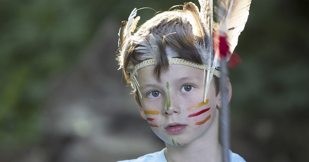 10 Problematic Halloween Costumes That We Need to Stop Wearing - Featured image