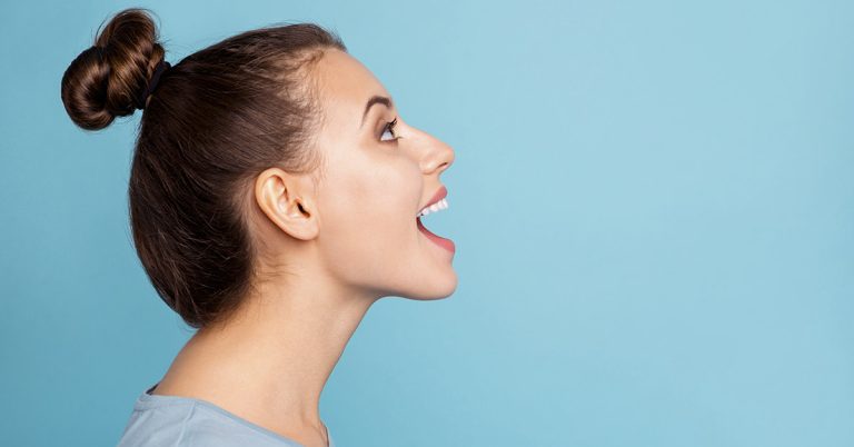 ‘Gleeking’ Is A Disgusting Human Function That People Don’t Realise They Can Do - Featured image