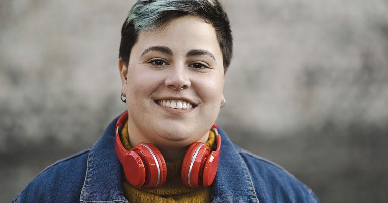 What it means to be skoliosexual - Featured image