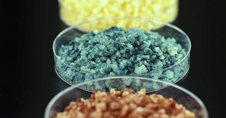 Scientists Develop Cheap Batteries From Earth-Abundant Materials - Featured image