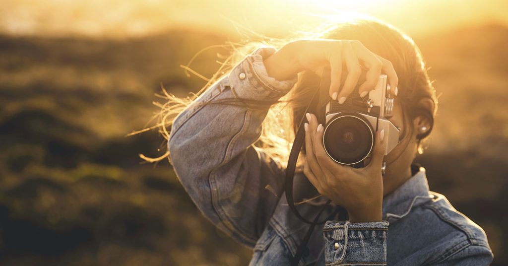 She Took This Photo of Her Daughter in the Park and Uploaded it to Facebook, but People Got Extremely Worried - Featured image