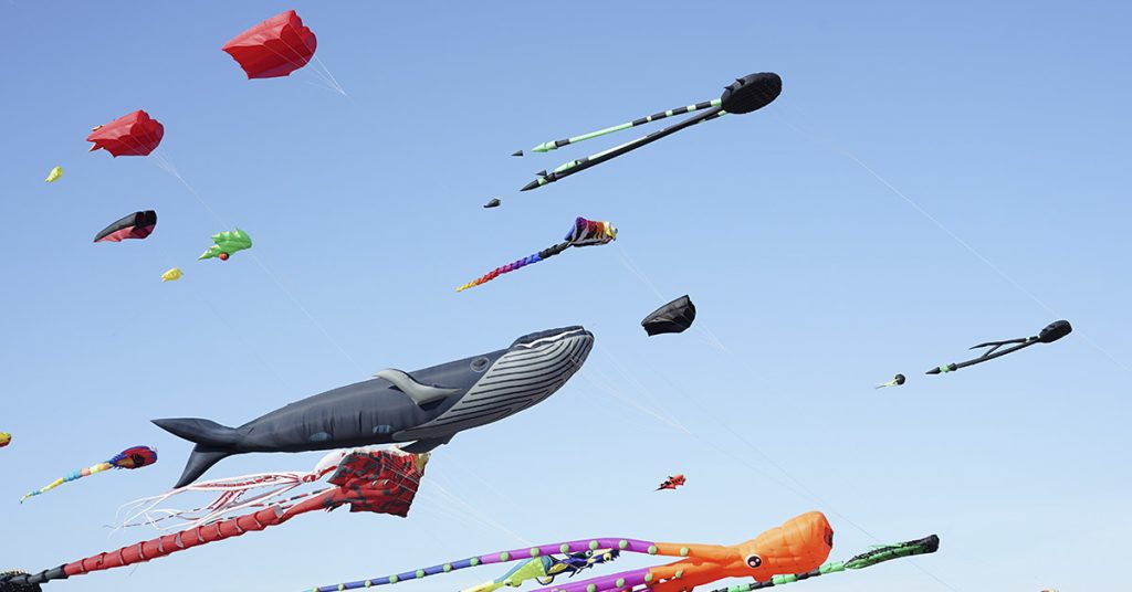 Six People Die When Throats Are Slit From Kite Strings - Featured image