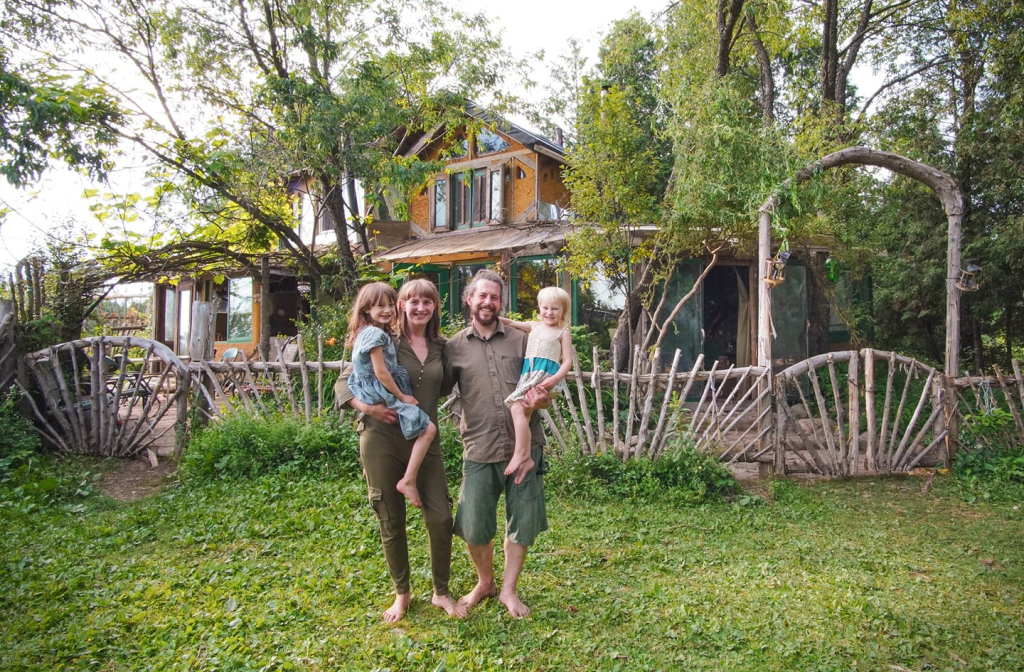 Bryce and Misty Murph'Ariens and their two children living offgrid