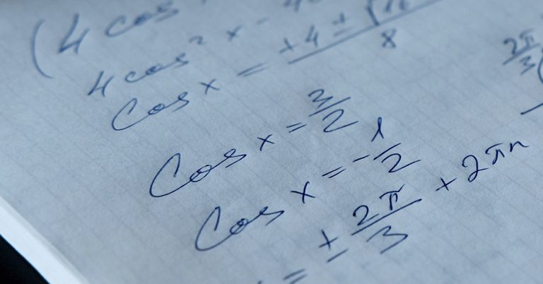 Man Uses Trigonometry To Guess Woman’s Height, Internet Says “This Is Pure Gold” - Featured image