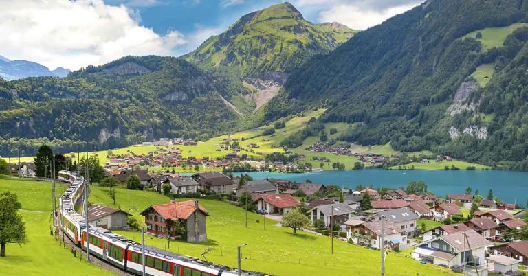 Switzerland Set to Roll Out Solar Panels Between Railway Tracks–A World First - Featured image