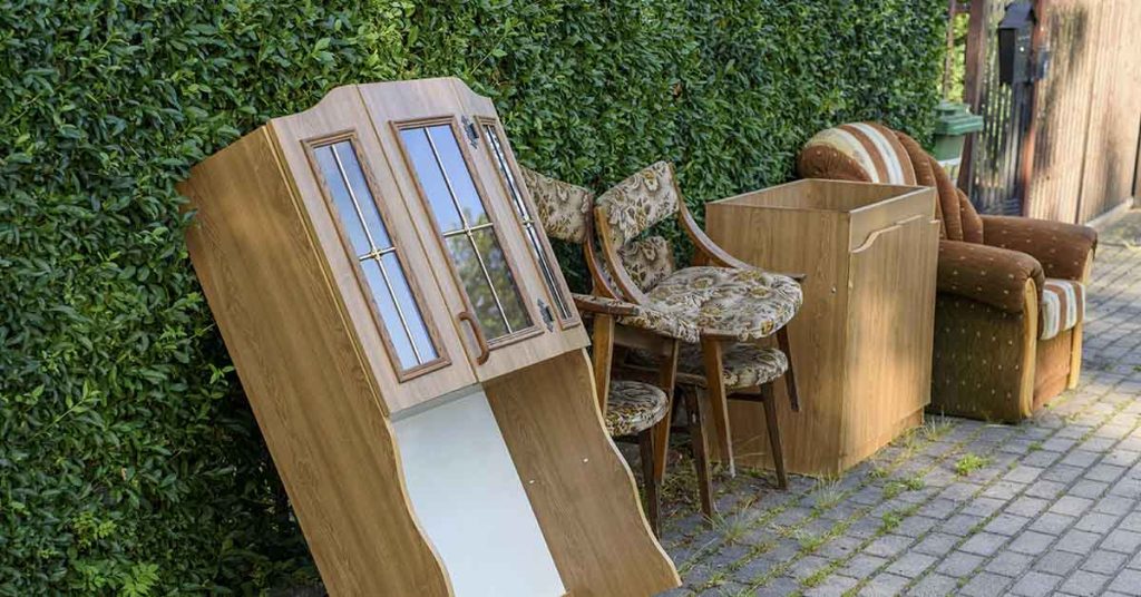 Handyman reacts to support after kicking squatters out of mom’s house, calls for change - Featured image