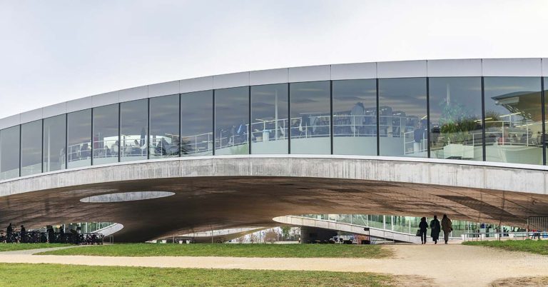 Scientists Accidentally Discovered New Material That Can ‘Remember’ Like a Brain - Featured image