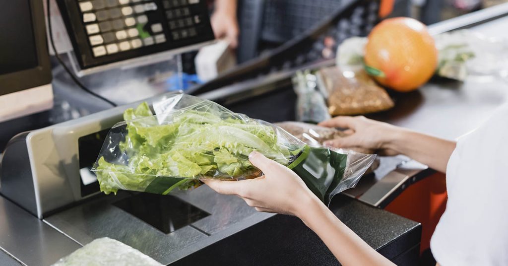 TikToker Bursts Into Tears After Strangers Refuse Her Offer To Pay For Their Groceries - Featured image