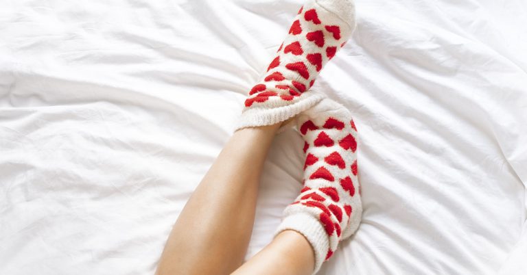 Woman earns nearly $5,000 a month selling pictures and videos of her feet — dirty socks too - Featured image