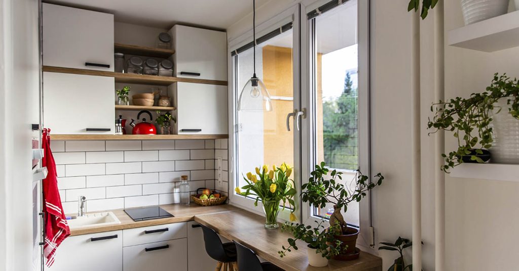 Tiny Home On Wheels: 51-year-old woman pays $725 a month to live in someone’s backyard - Featured image