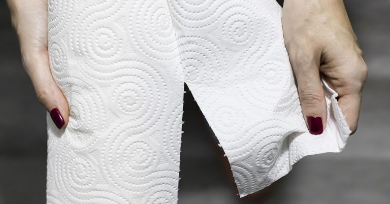 Facts About Paper Towels That May Alarm You - Featured image