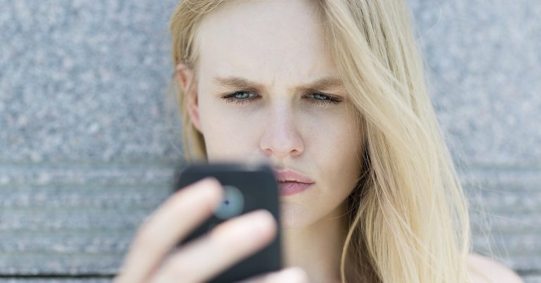 People Are Confused Over This Photo Of A ‘Headless’ Dog - Featured image