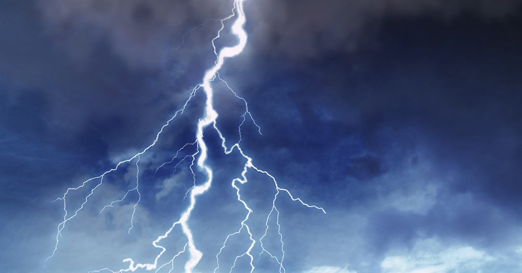 Lightning Strikes Plane Full of Passengers - Featured image