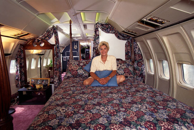 The cabin space of the Boeing 727 has enough size for a large bed.