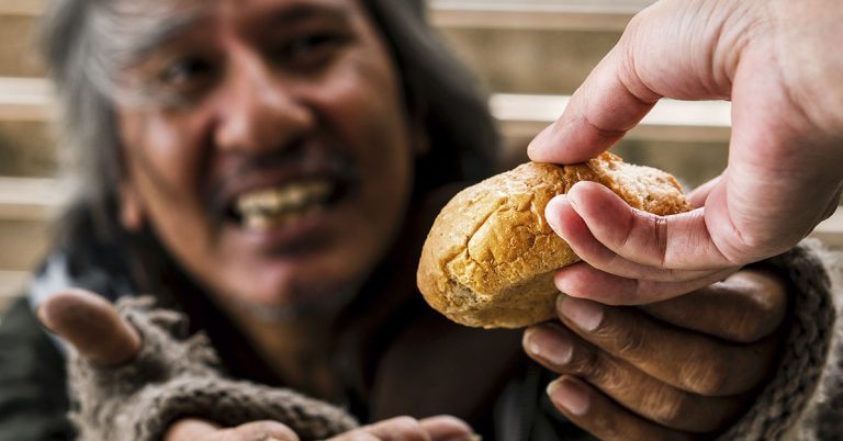 Why cities across the US are making it illegal to feed the homeless - Featured image