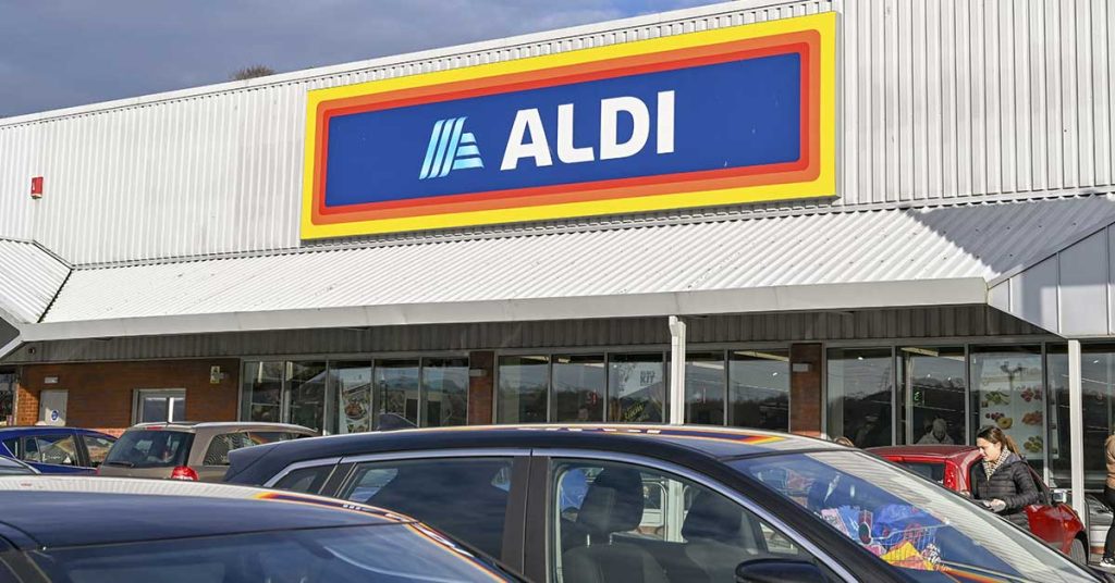 Aldi employees told to refuse to serve customers if they decline new bag rule - Featured image