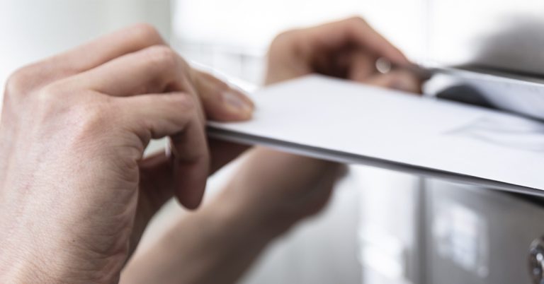 Postmen explain why they always wear shorts throughout the whole year. - Featured image