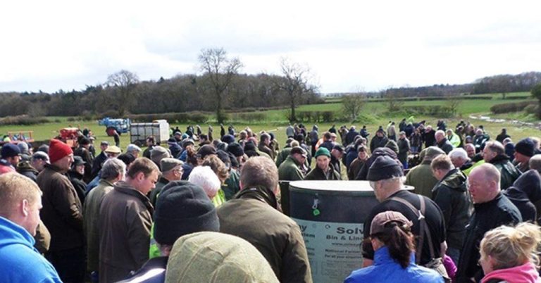 200 Nebraska Farmers Remain Silent During Auction So A Young Man Can Buy Back His Family Farm - Featured image