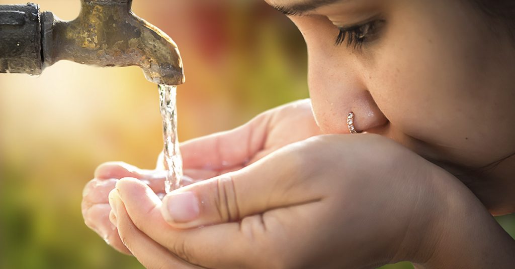 Man creates wind turbine that produces both electricity and drinking water - Featured image