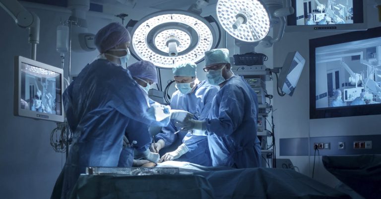 Teen’s hands, feet amputated after ‘flu-like symptoms’ - Featured image