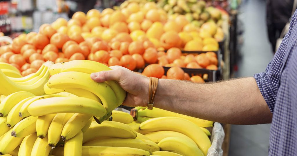 Shopper Gives Warning Over White Spots on Bananas - Featured image