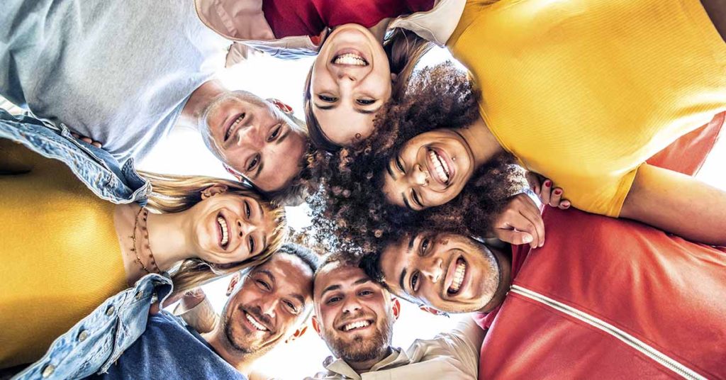 50 Pics Capturing the Often Overlooked Beauty of Humanity - Featured image