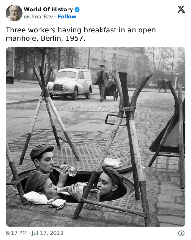 Workers in Berlin having a lunch break - 1957