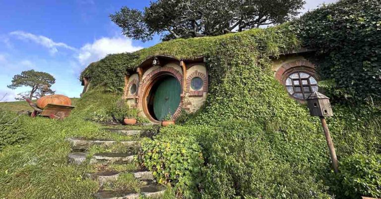 90-Year-Old Man Built His Own “Hobbit House.” Take a Look - Featured image