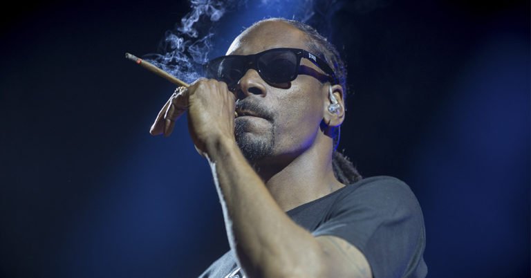 Snoop Dogg Announces He Has Quit Smoking Weed - Featured image