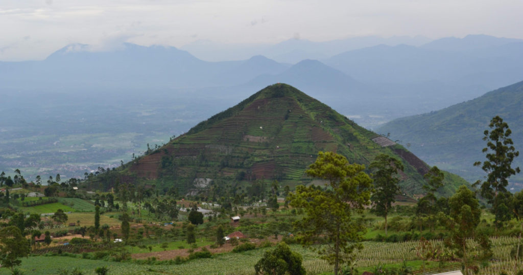Giant Pyramid Buried in Indonesia Could Be The Oldest in The World - Featured image