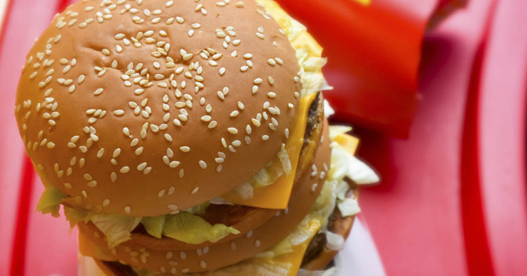Man Left ‘Sweating and Shaking’ After Realizing What is Wrong With His McDonald’s Burger - Featured image