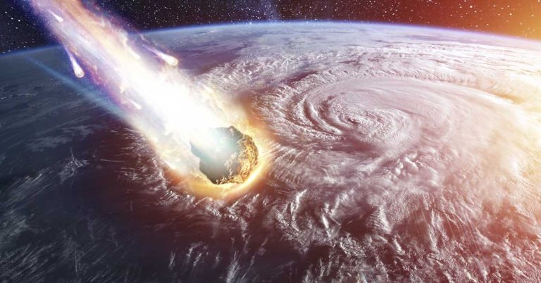 Massive Comet Bigger Than Mount Everest Will Be Making a Close Approach to Earth - Featured image