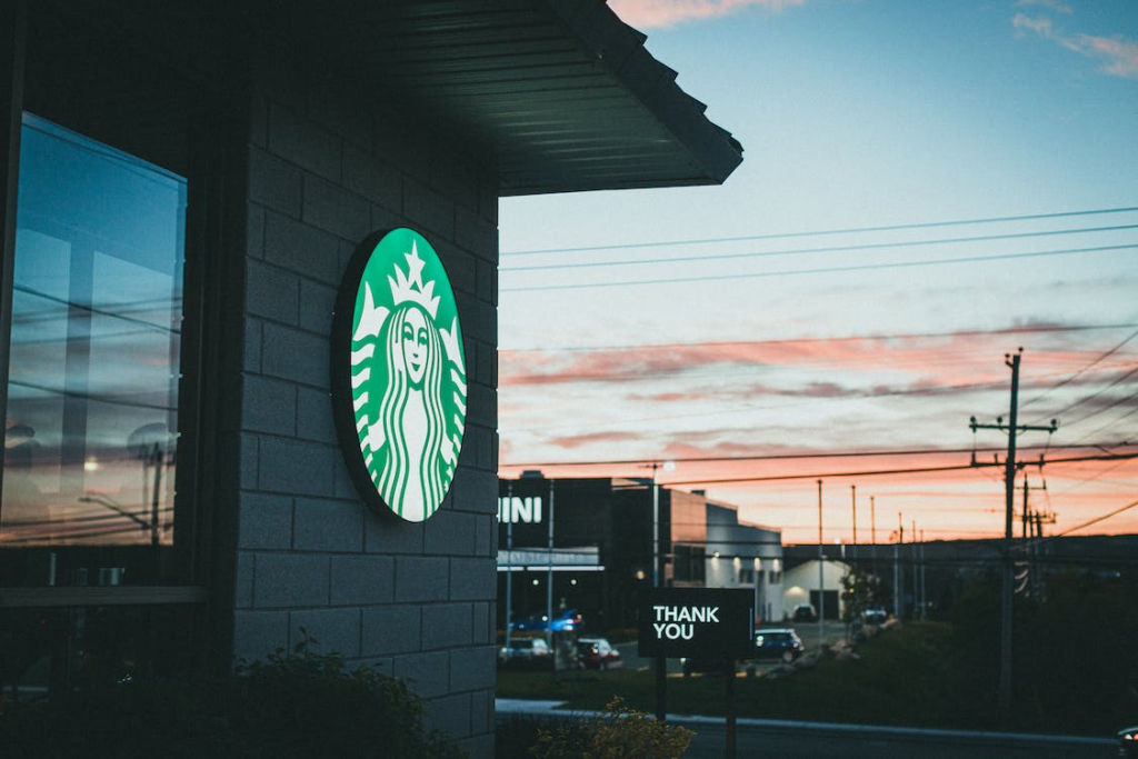 Photo of a Starbucks coffeehouse at Dusk
