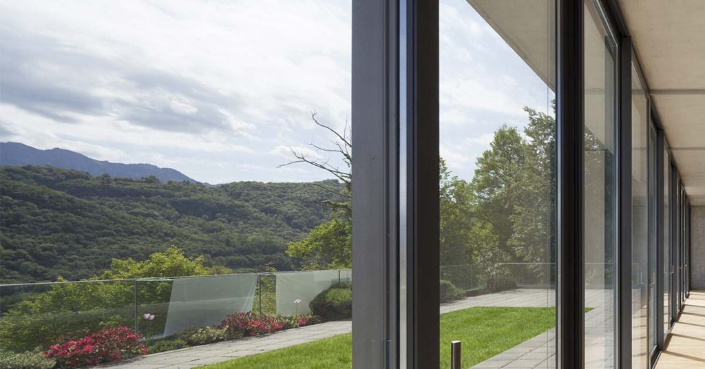 ‘Sliding Home’ Opens Up To All Glass in The Summer and Closes Up in the Winter - Featured image