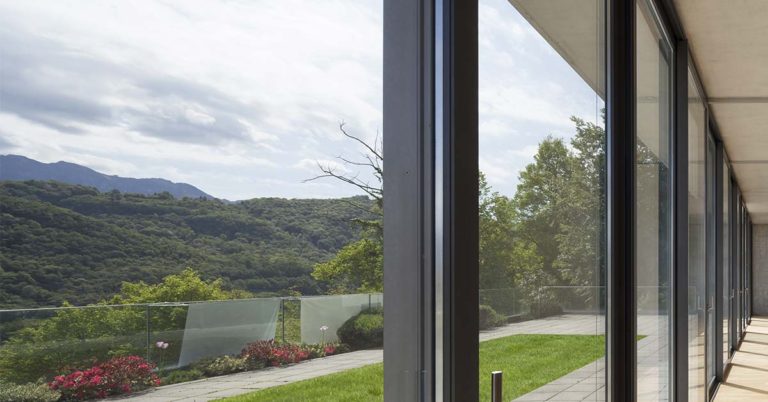 ‘Sliding Home’ Opens Up To All Glass in The Summer and Closes Up in the Winter - Featured image