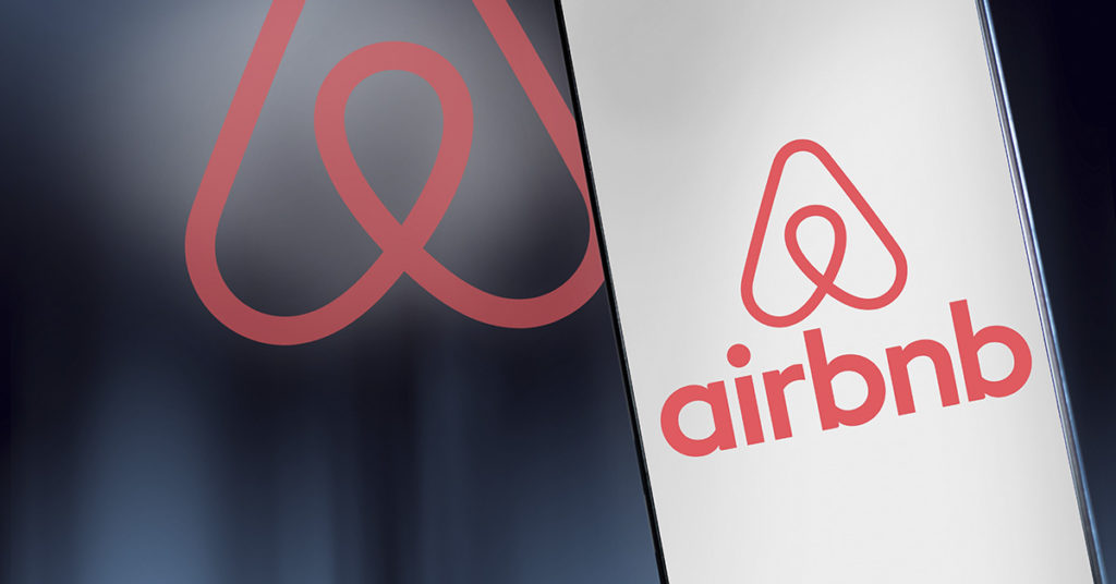 Livid Airbnb Host Tried to Extort Guest Who Left Bad Review by Threatening to Email His Wife a Security Cam Photo of Him With Another Woman - Featured image