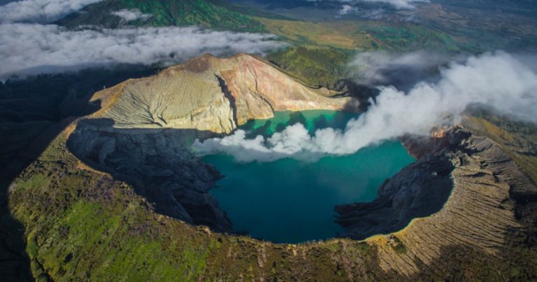 Tourist Dies, Falling 250ft Into Active Volcano After Trying to ‘Pose for Pictures’ - Featured image