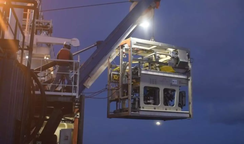 Lowering digging equipment from a crane