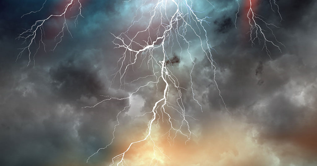 Scary Video Shows What Happens When Lightning Strikes an Active Volcano - Featured image