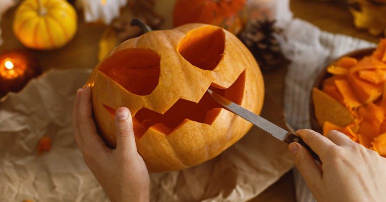 15 Jack-O-Lantern Ideas for Pumpkin Carving Season - Featured image