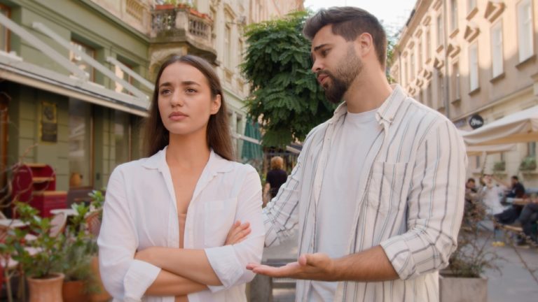 5 Manipulative Techniques Female Narcissists Use on Their Male Partners - Featured image